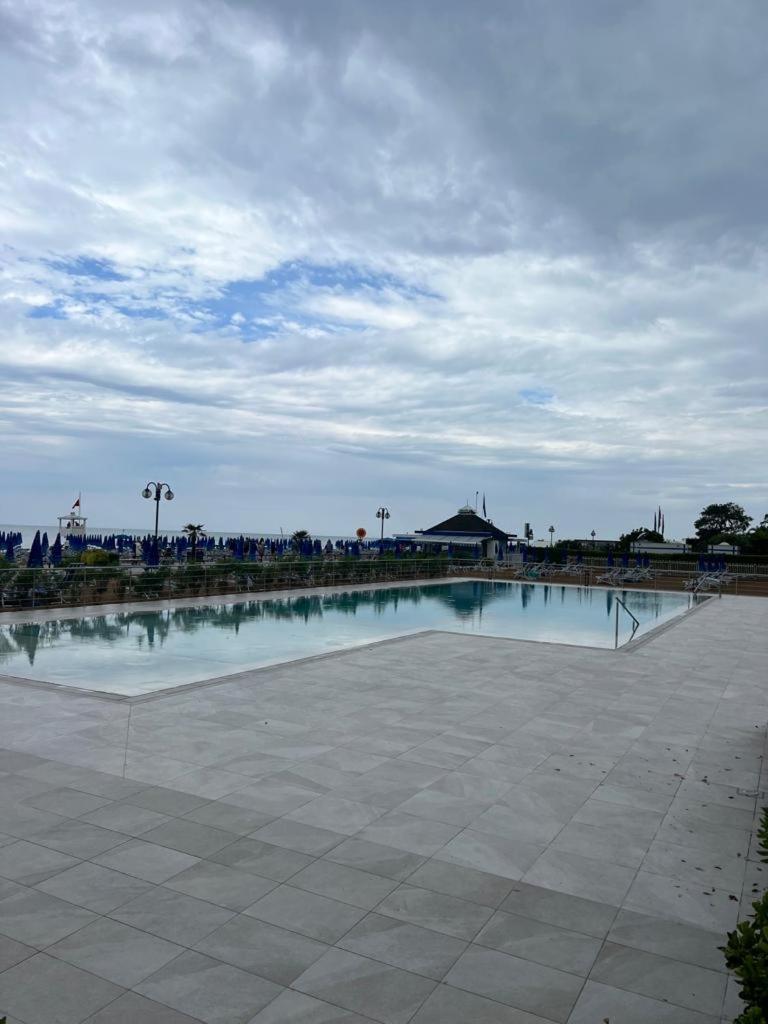 Residence Penelope - Walterigato Apartments Solo Per Famiglie Лідо-ді-Єзоло Екстер'єр фото